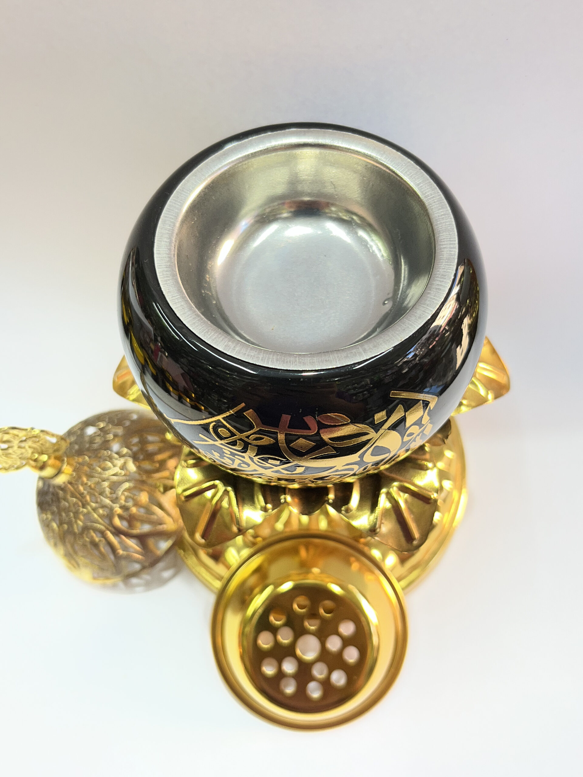 Encensoir Royal de Luxe - Céramique Blanche et Or, Base Cristalline مبخرة بالفحم ملكية من الذهب والسيراميك - قطعة فنية مُعدَّة لـ (الفاخر/الجمر) – Image 9