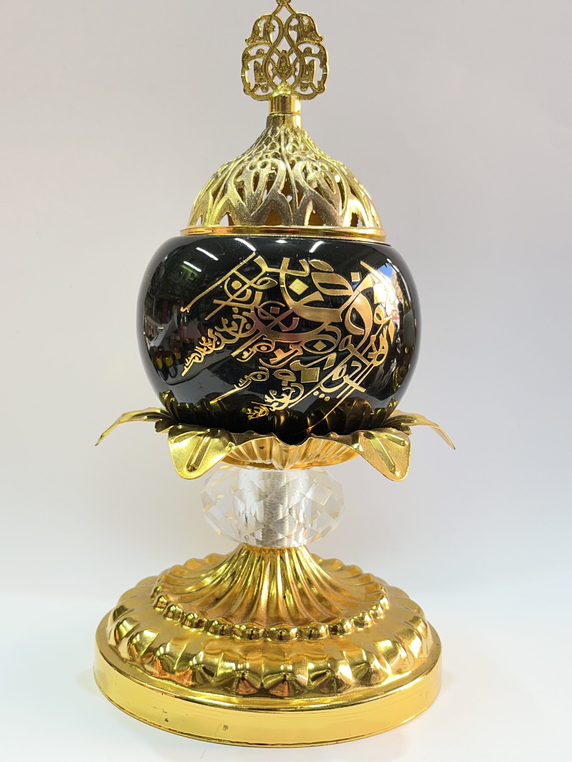 Encensoir Royal de Luxe - Céramique Blanche et Or, Base Cristalline مبخرة بالفحم ملكية من الذهب والسيراميك - قطعة فنية مُعدَّة لـ (الفاخر/الجمر) – Image 6