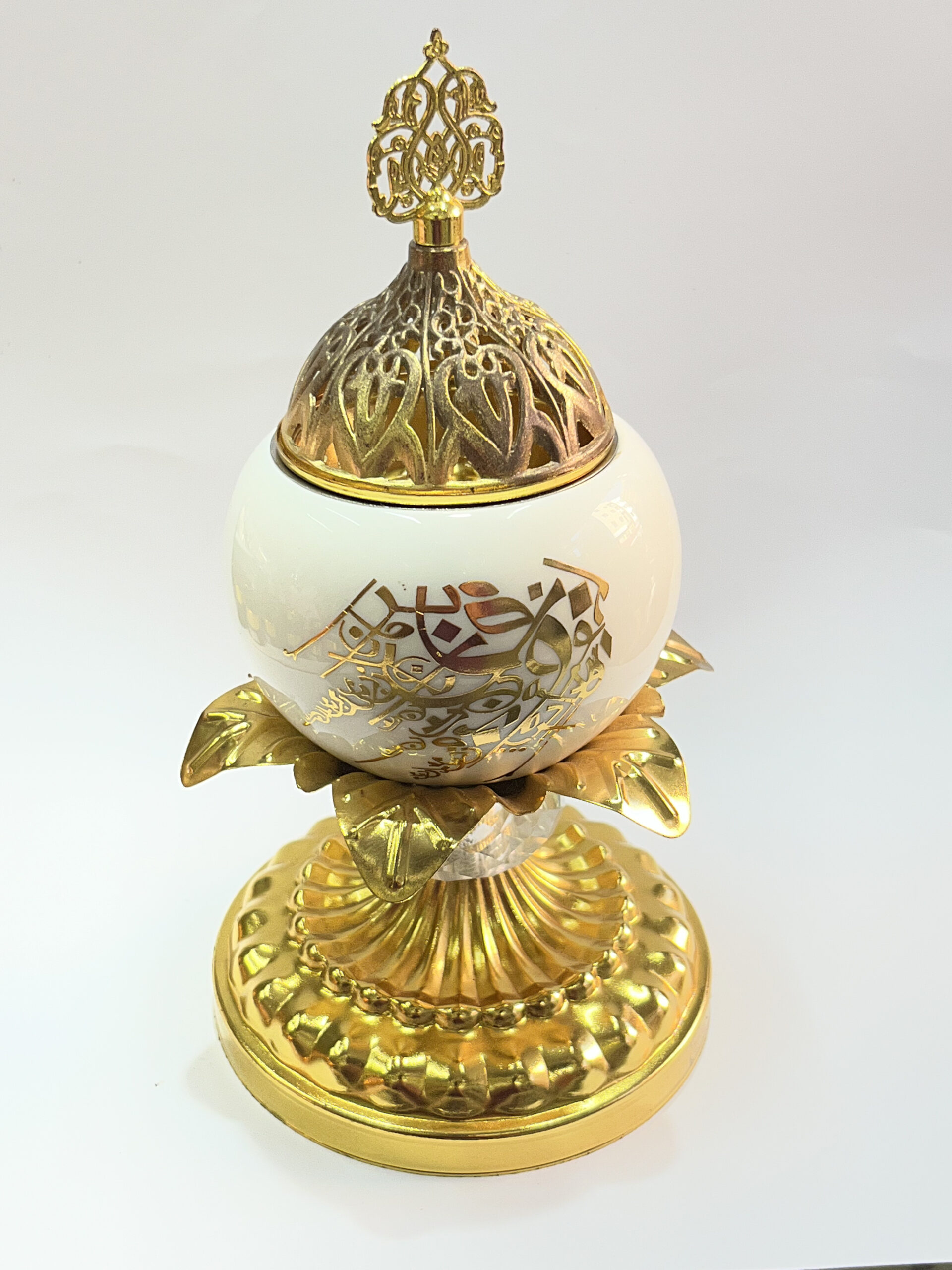 Encensoir Royal de Luxe - Céramique Blanche et Or, Base Cristalline مبخرة بالفحم ملكية من الذهب والسيراميك - قطعة فنية مُعدَّة لـ (الفاخر/الجمر)